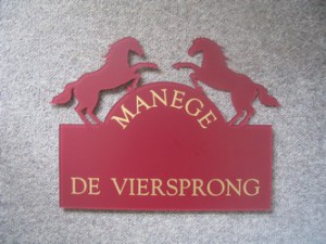 Gravoglas naambord paarden Model Manege afmeting 30 x 28 cm
