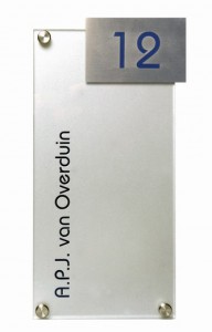 Acrylaat naambord met rvs voorplaat  afm: 15 x 30 cm