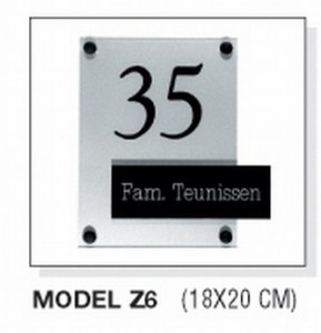 Plexiglas naambord  afmeting: 18 x 20 cm.