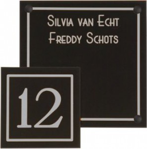 Naambord van gravoglas en huisnummer afm:19 x 19 cm